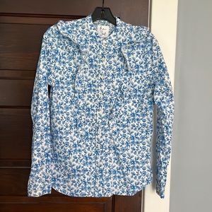 Rochelle Behrens - the Shirt in blue and white floral pattern